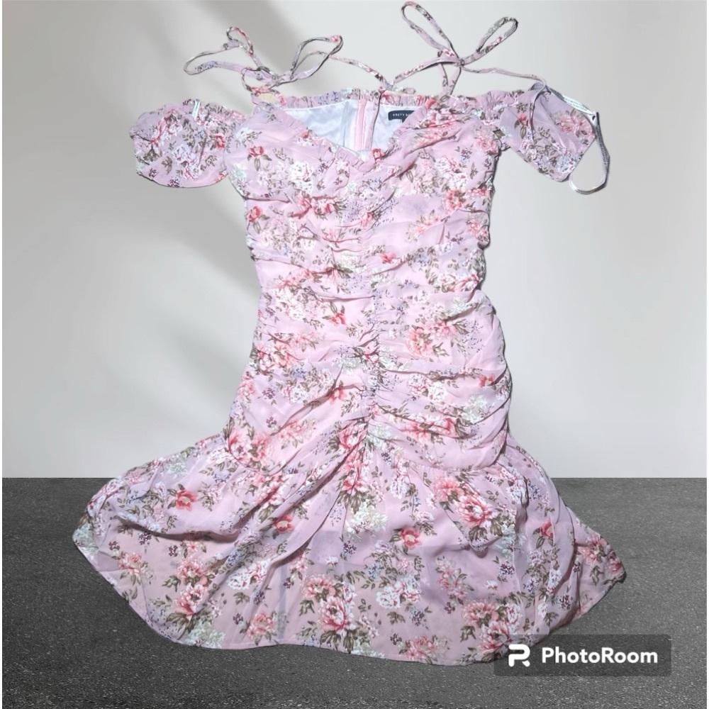 Pretty Darling dress​